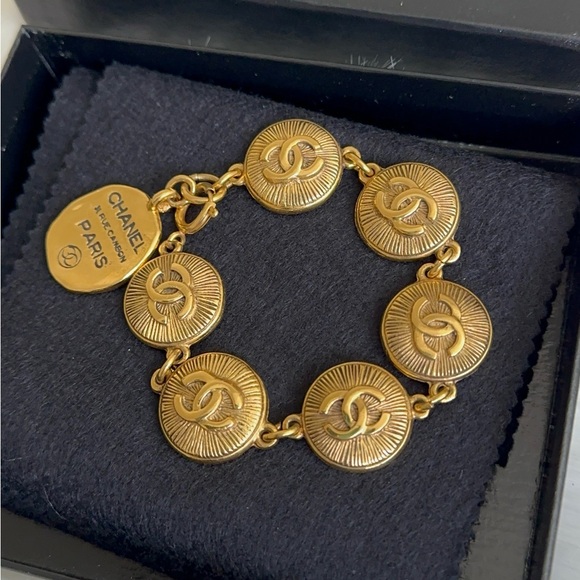 Stunning CC Bracelet - Picture 11 of 14